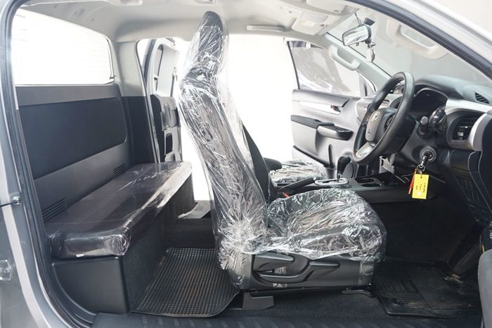 REVO PRE 2021 2.4 ENTRY AT SMART CAB SILVER  3941 full