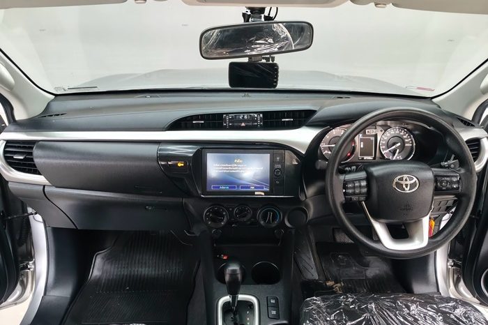 REVO PRE 2021 2.4 ENTRY AT SMART CAB SILVER  3941 full