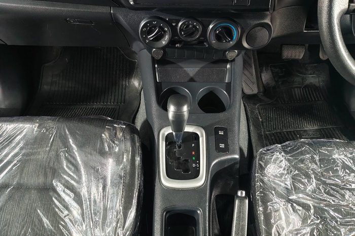 REVO PRE 2021 2.4 ENTRY AT DOUBLE CAB SILVER 4138 full