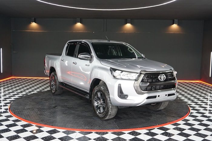 REVO PRE 2021 2.4 ENTRY AT DOUBLE CAB SILVER 4138 full