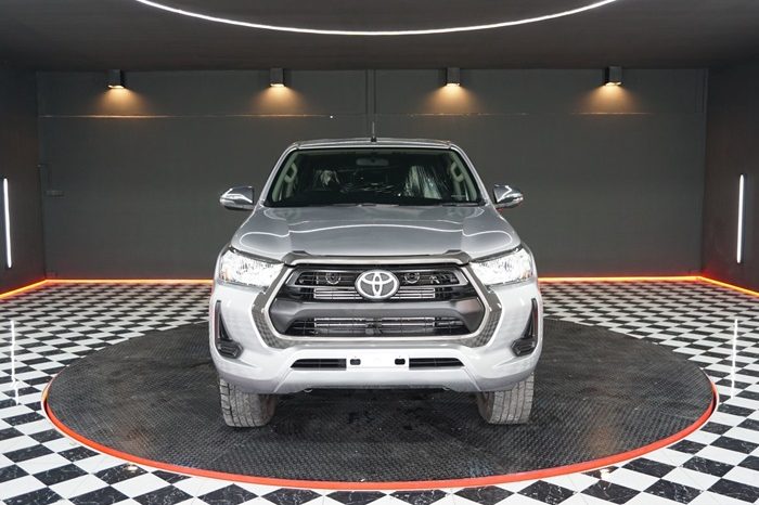 REVO PRE 2021 2.4 ENTRY AT DOUBLE CAB SILVER 4138 full