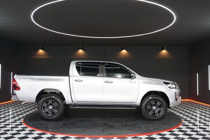 REVO PRE 2021 2.4 ENTRY AT DOUBLE CAB SILVER 4138 full
