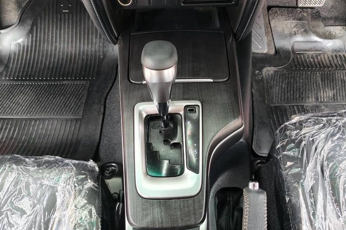 TOYOTA 2WD 2023 2.4V AT FORTUNER RED  4770 full