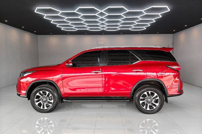 TOYOTA 2WD 2023 2.4V AT FORTUNER RED  4770 full
