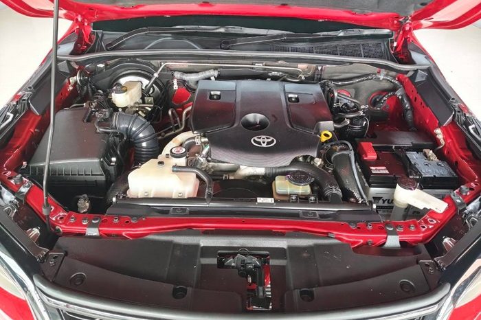 TOYOTA 2WD 2023 2.4V AT FORTUNER RED  4770 full