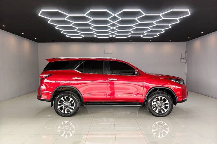 TOYOTA 2WD 2023 2.4V AT FORTUNER RED  4770 full