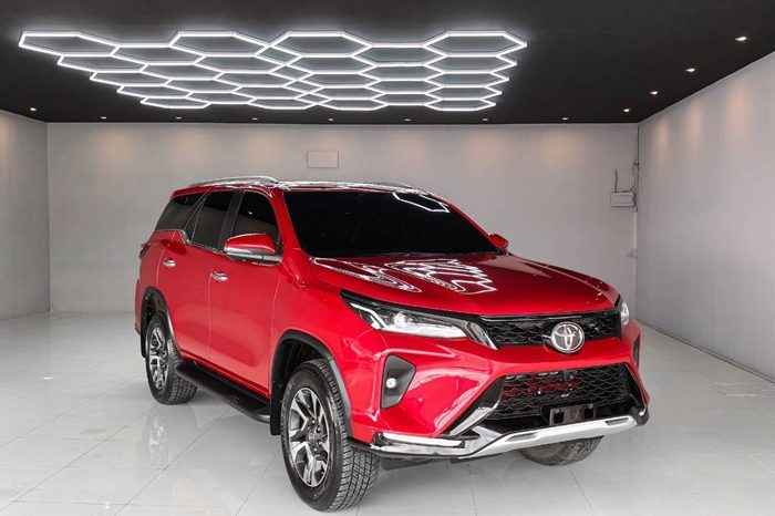 TOYOTA 2WD 2023 2.4V AT FORTUNER RED  4770 full