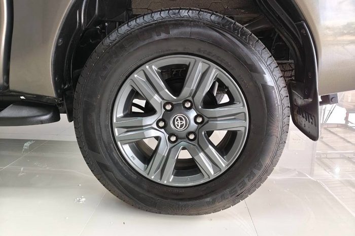 REVO 2WD 2022 2.4 ENTRY AT DOUBLE CAB BRONZE  4916 full