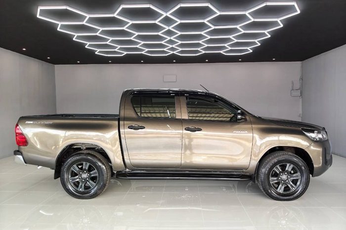 REVO 2WD 2022 2.4 ENTRY AT DOUBLE CAB BRONZE  4916 full