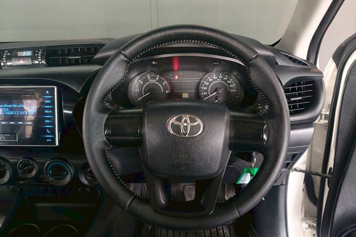 REVO 4WD 2017 2.4J AT SMART CAB WHITE  5326 full