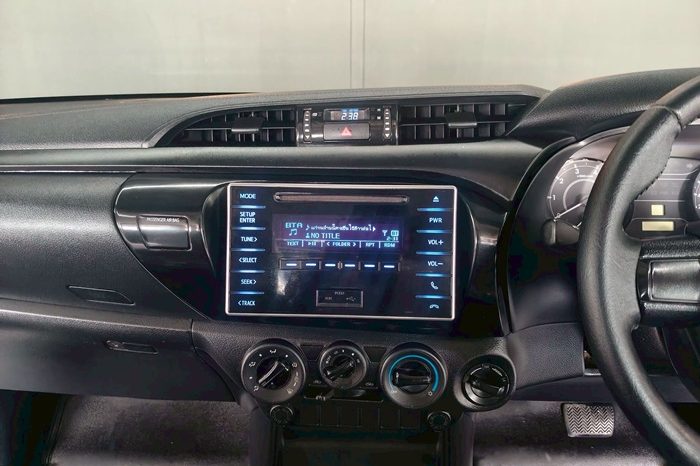 REVO 4WD 2017 2.4J AT SMART CAB WHITE  5326 full