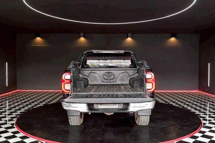 REVO PRE 2022 2.4E AT DOUBLE CAB BLACK 644 full