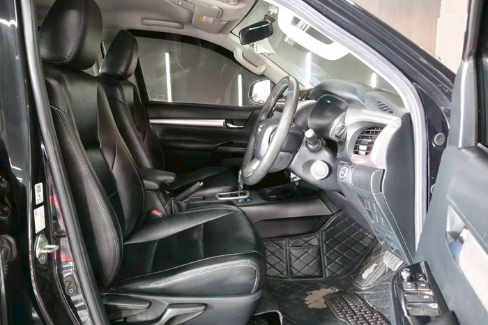 REVO PRE 2022 2.4E AT DOUBLE CAB BLACK 644 full