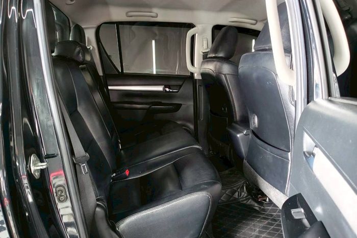 REVO PRE 2022 2.4E AT DOUBLE CAB BLACK 644 full