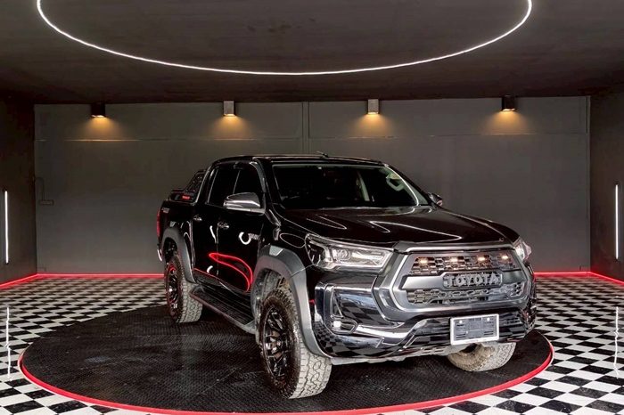 REVO PRE 2022 2.4E AT DOUBLE CAB BLACK 644 full