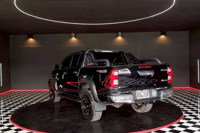 REVO PRE 2022 2.4E AT DOUBLE CAB BLACK 644 full