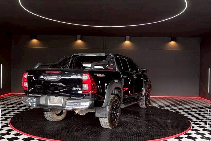 REVO PRE 2022 2.4E AT DOUBLE CAB BLACK 644 full