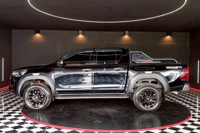REVO PRE 2022 2.4E AT DOUBLE CAB BLACK 644 full