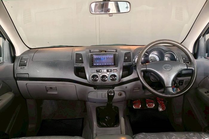 VIGO 2WD 2011 2.7J MT SMART CAB SILVER 6676 full