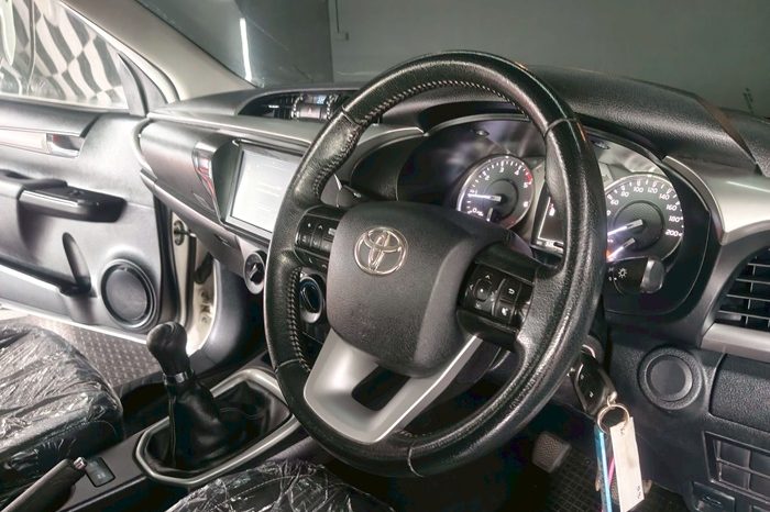 REVO 2WD 2020 2.4 MID MT SAMRT CAB WHITE  6923 full