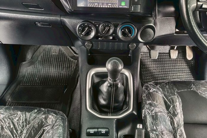 REVO 2WD 2020 2.4 MID MT SAMRT CAB WHITE  6923 full