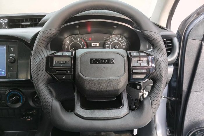 REVO 4WD 2021 2.8 ENTRY MT STANDARD GREY  7633 full