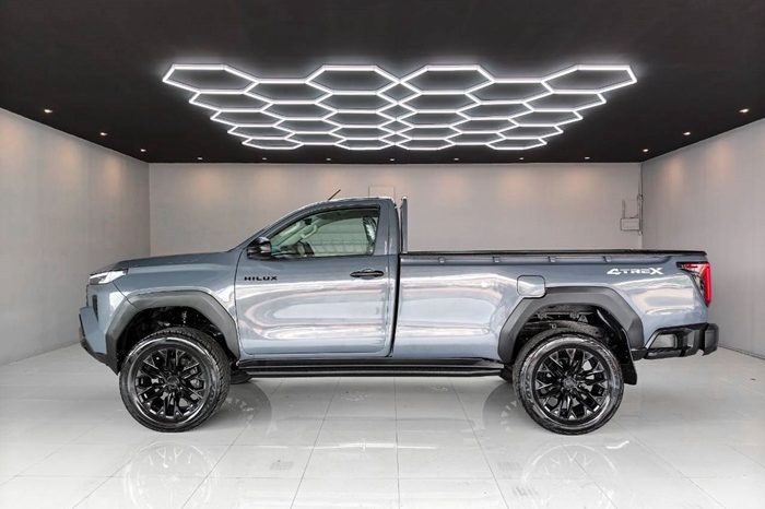 REVO 4WD 2021 2.8 ENTRY MT STANDARD GREY  7633 full