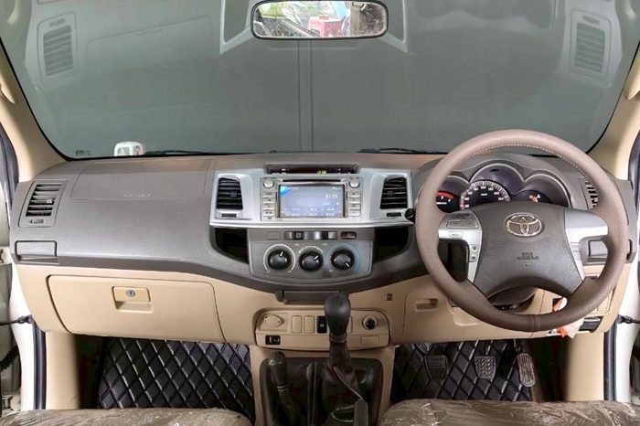 VIGO 4WD 2012 3.0G MT DOUBLE CAB WHITE  7875 full