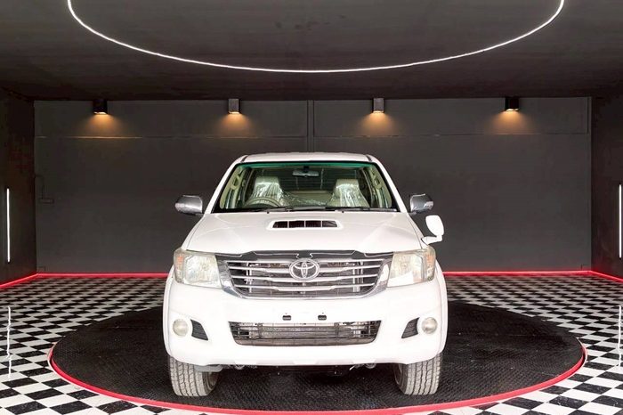 VIGO 4WD 2012 3.0G MT DOUBLE CAB WHITE  7875 full