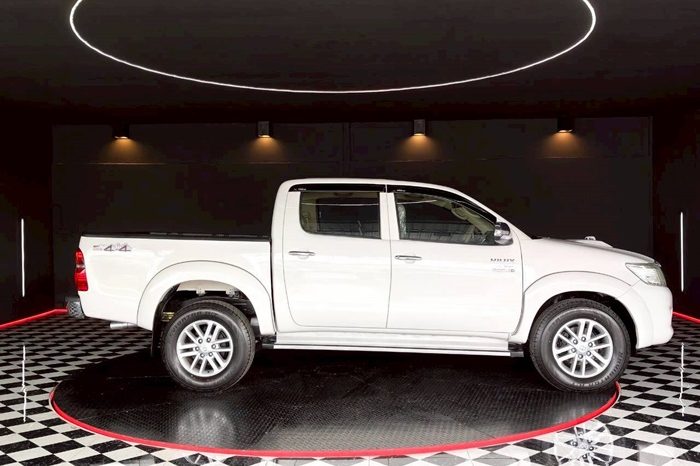 VIGO 4WD 2012 3.0G MT DOUBLE CAB WHITE  7875 full