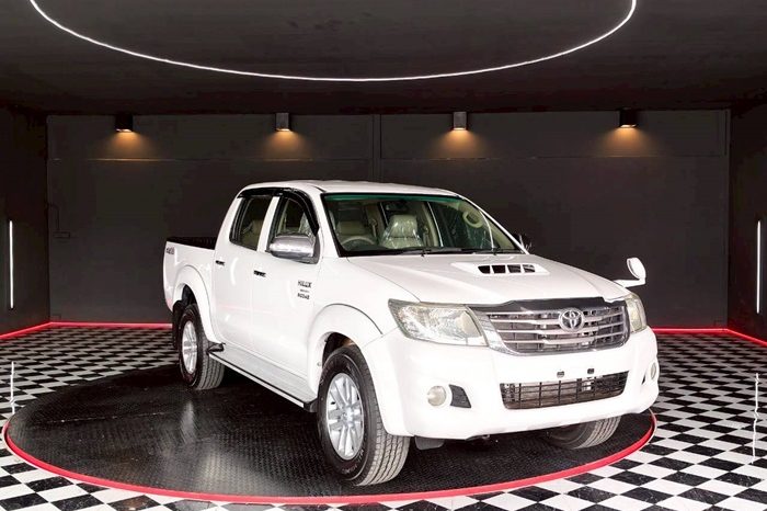VIGO 4WD 2012 3.0G MT DOUBLE CAB WHITE  7875 full