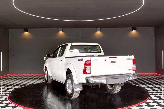 VIGO 4WD 2012 3.0G MT DOUBLE CAB WHITE  7875 full