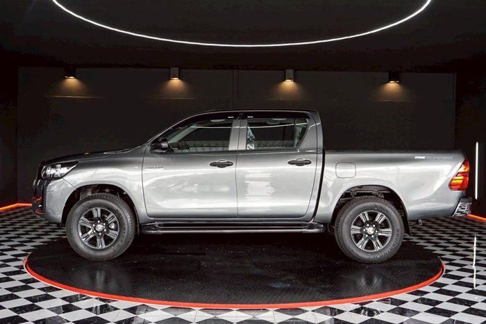 REVO PRE 2020 2.4 ENTRY AT DOUBLE CAB BRONZE  7914 full
