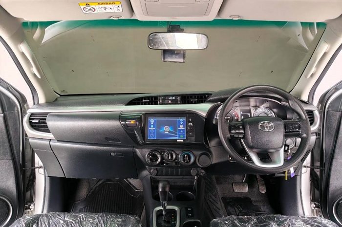 REVO PRE 2021 2.4 ENTRY AT DOUBLE CAB SILVER 8027 full