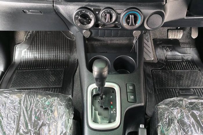 REVO PRE 2021 2.4 ENTRY AT DOUBLE CAB SILVER 8027 full