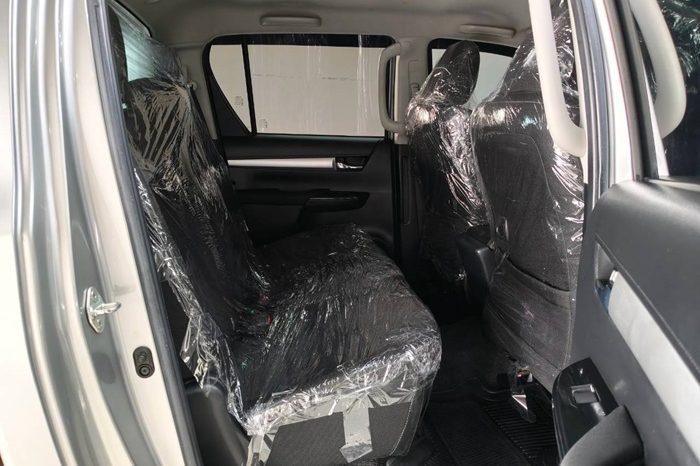 REVO PRE 2021 2.4 ENTRY AT DOUBLE CAB SILVER 8027 full