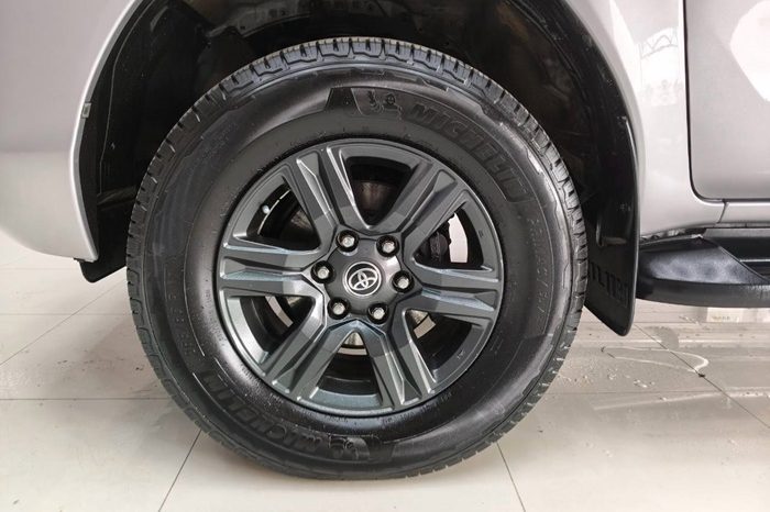 REVO PRE 2021 2.4 ENTRY AT DOUBLE CAB SILVER 8027 full