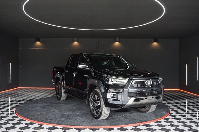 REVO PRE 2023 2.4 HIGHT AT DOUBLE CAB BLACK  9255 full