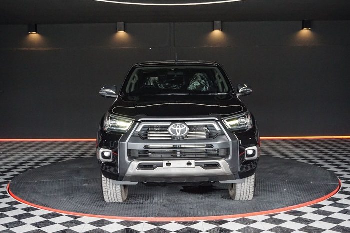 REVO PRE 2023 2.4 HIGHT AT DOUBLE CAB BLACK  9255 full