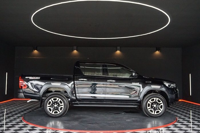 REVO PRE 2023 2.4 HIGHT AT DOUBLE CAB BLACK  9255 full