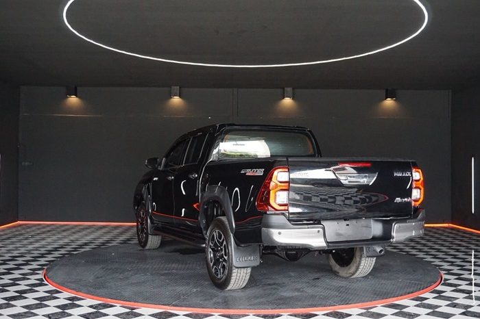REVO PRE 2023 2.4 HIGHT AT DOUBLE CAB BLACK  9255 full