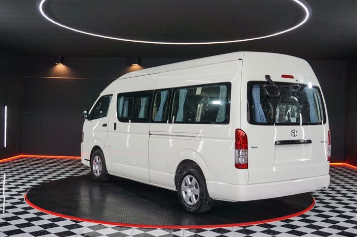 TOYOTA 2WD 2019 2.7 MT COMMUTER WHITE  9793 full