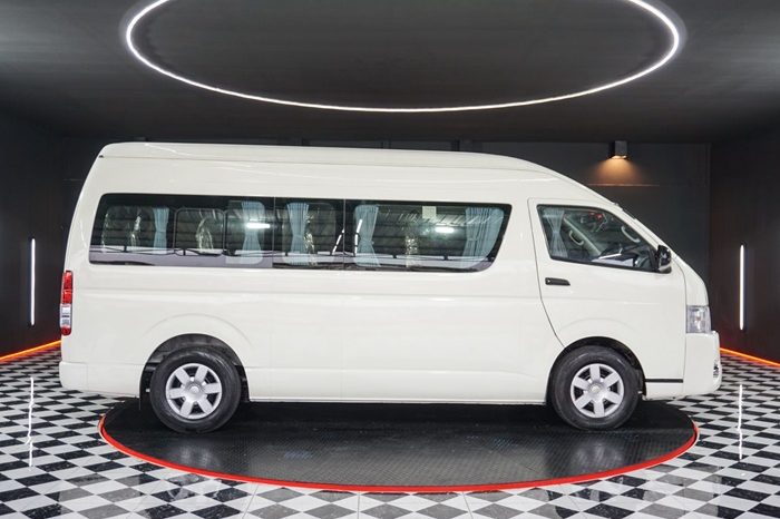 TOYOTA 2WD 2019 2.7 MT COMMUTER WHITE  9793 full