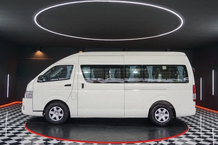 TOYOTA 2WD 2019 2.7 MT COMMUTER WHITE  9793 full