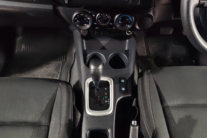 REVO PRE 2020 2.4 ENTRY AT DOUBLE CAB BLACK 9927 full