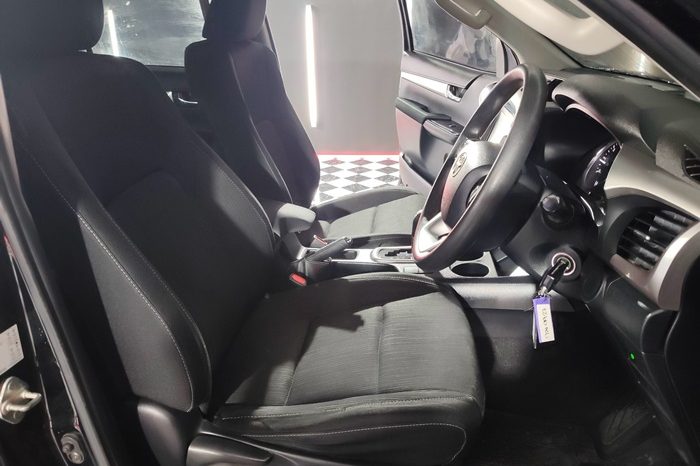 REVO PRE 2020 2.4 ENTRY AT DOUBLE CAB BLACK 9927 full