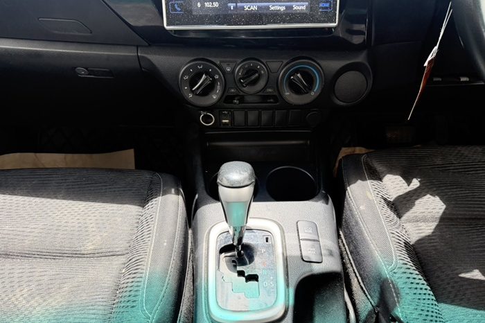 REVO PRE 2018 2.4E AT SMART CAB WHITE  6107 full