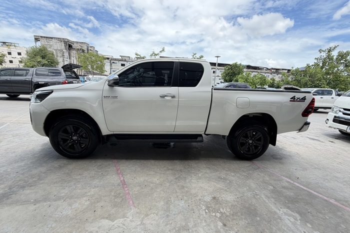 REVO 4WD 2022 2.4 MID MT SMART CAB WHITE  5476 full