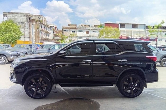 TOYOTA 4WD 2019 2.8V AT FORTUNER BLACK  6255 full