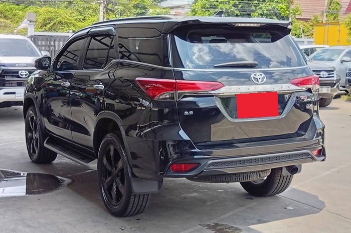 TOYOTA 4WD 2019 2.8V AT FORTUNER BLACK  6255 full